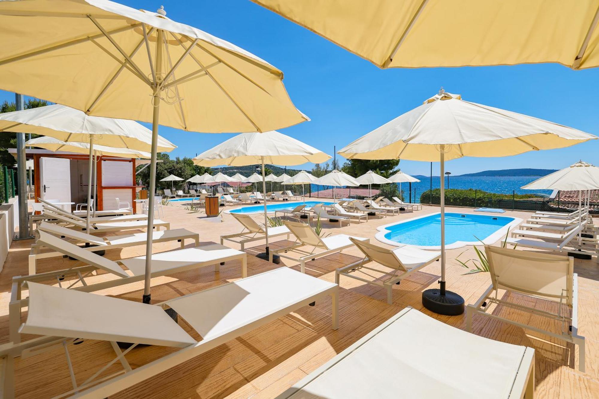 Apartments Medena Budget Trogir Exterior foto